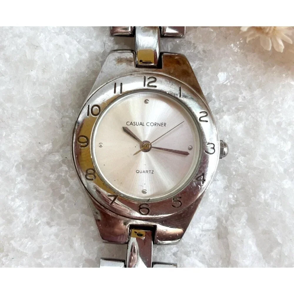 Casual Corner Silver Toned 2101-L02 Chainlink Vintage Wristwatch - 25mm - WORKS!